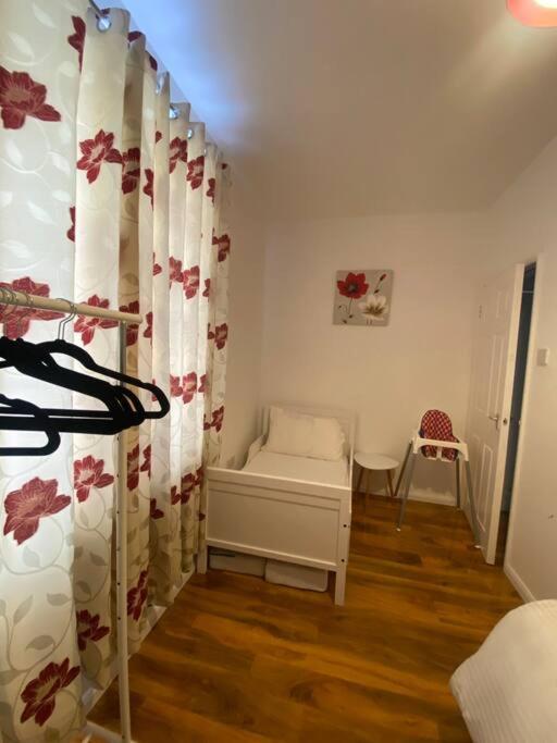 5 Bedroom House Near Cardiff City. Exterior photo