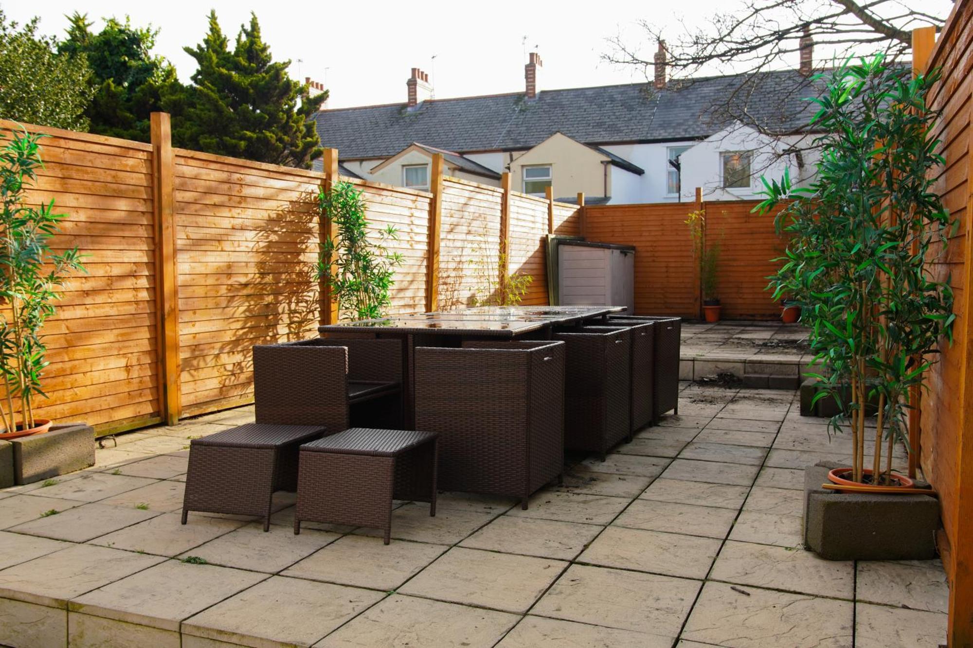 5 Bedroom House Near Cardiff City. Exterior photo